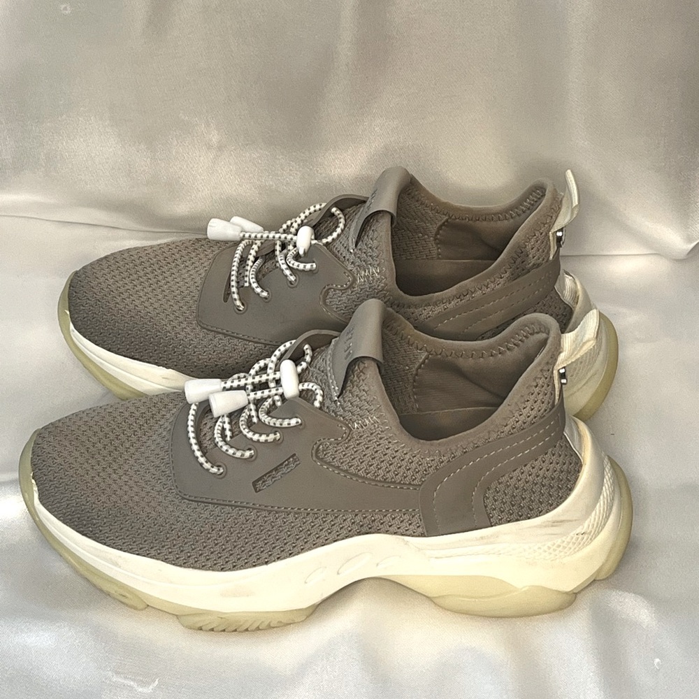 Steve Madden Dark Beige Myles Sneaker